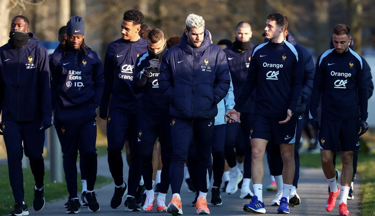 Timnas Prancis kembali berkumpul di Centre National du Football di Clairefontaine-en-Yvelines, barat daya Paris, pada 17 Maret 2025 untuk menggelar sesi latihan. (FRANCK FIFE/AFP)