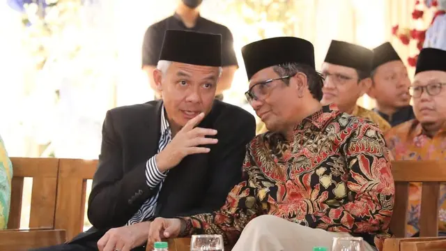 Ganjar Pranowo bersama Mahfud Md