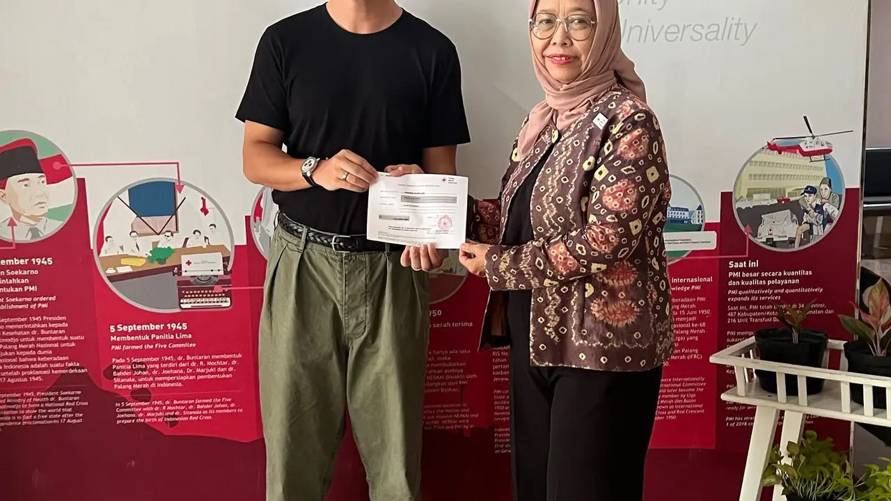 Ananda Omesh Serahkan Uang Hasil Lelang Motor Langkanya untuk Donasi ke Palestina Melalui PMI dan Kedubes
