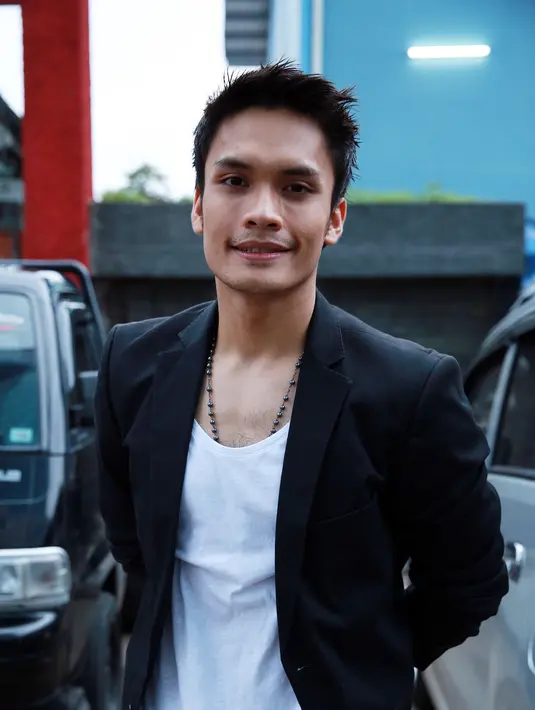 Pria tampan berdarah campuran Manado, Belanda, dan Jawa ini mengatakan jika selama hubungannya dengan Michelle tentunya pernah menghadapi permasalahan. Sebuah hubungan tidak mungkin lurus-lurus saja. (Deki Prayoga/Bintang.com)