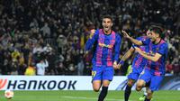 Striker Barcelona Ferran Torres merayakan golnya ke gawang Napoli dalam pertandingan leg pertama Liga Europa di Stadion Camp Nou, Jumat (18/2/2022) dini hari WIB. (LLUIS GEN / AFP)