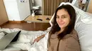 Dalam media sosial Instagramnya, Marissa Nasution mengunggah potretnya yang berada di sebuah kamar di rumak sakit. Terlihat bahwa dalam keterangan lokasi menunjukan berada di Singapura. Presenter ini pun menjalani sebuah perawatan atas kecelakaan yang menimpanya saat bermain ski di Jepang kemarin. (Liputan6.com/IG/@marissaln)