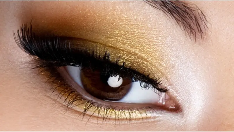 3 Warna Eyeshadow yang Cocok Dipoleskan untuk Berkencan