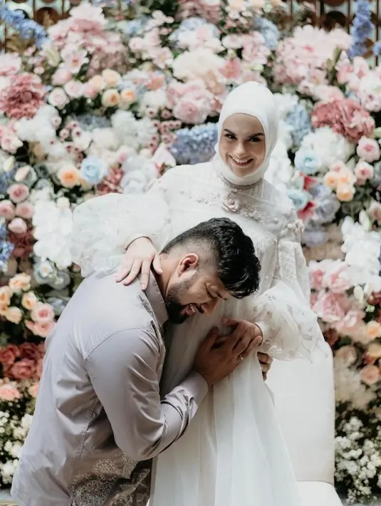 Di usia kehamilan 17 minggu ini, penampilan Irish bella makin menawan dengan baby bump yang kian membesar. (Instagram/_irishbella_).