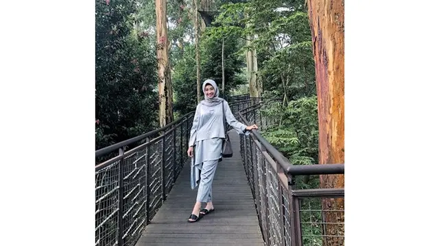 Turun 25 Kg Usai Melahirkan, Ini 6 Potret Terbaru Poppy Bunga