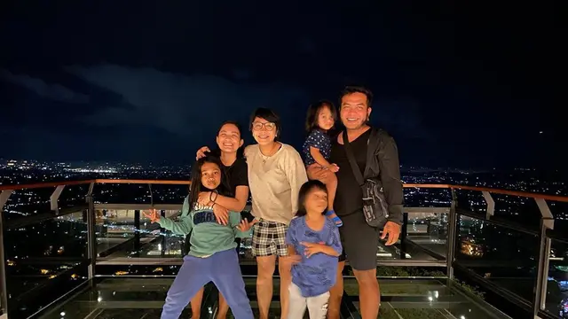 Poligami, Ini 7 Potret Harmonis Erix Soekamti dengan Istri Pertama