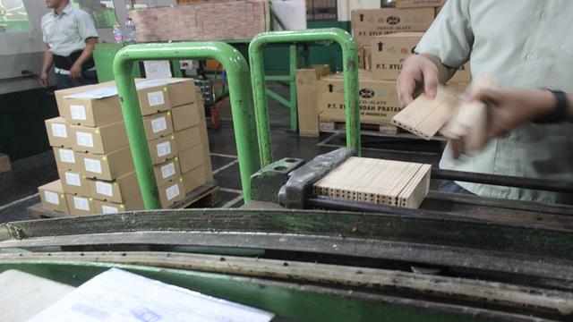 Produksi Pensil Terus Berjalan Kelestarian Hutan Tetap Terjaga