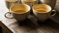 7 Cara Membersihkan Cangkir yang Berbekas Teh dengan Bahan Dapur