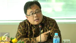 Menkeu, Bambang Brodjonegoro memberikan keterangan resmi terkait penerimaan pajak tahun 2015 di Direktorat Pajak, Jakarta Senin, (11/1). Total penerimaan pajak adalah 7.15% angka tersebut lebih meningkat di tahun 2014. (Liputan6.com/Faisal R Syam)