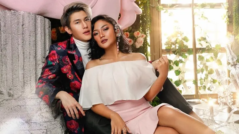 Pasangan Artis Foto Mesra Bak Prewedding