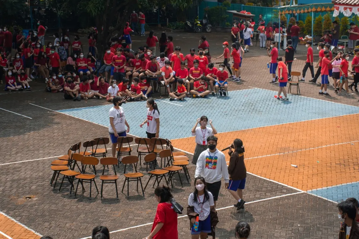Ilustrasi anak sekolah, murid, pelajar SMA, siswa, 17an, MPLS
