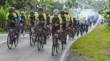 Ratusan pesepeda dari 73 kota dan 21 provinsi meramaikan ajang balap Banyuwangi Bluefire Ijen KOM Challenge 2022. (Hermawan/Liputan6.com)