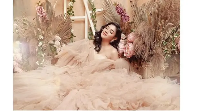 Gaya Pemotretan 6 Artis Berkonsep Bak Bidadari, Curi Perhatian