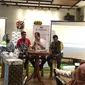 Talkshow JNE Kopiwriting membahas optimalisasi UMKM Kota Cirebon di Era Digital. Foto (Liputan6.com / Panji Prayitno)