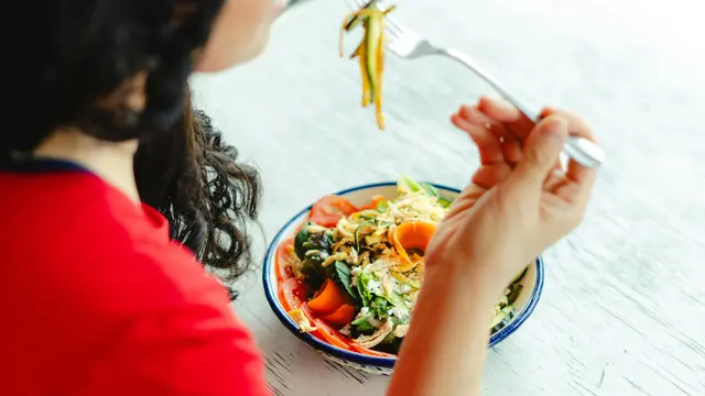 Cara Mengatur Pola Makan Rendah Kalori yang Tetap Mengenyangkan dan Mudah Dijalani Sehari-hari
