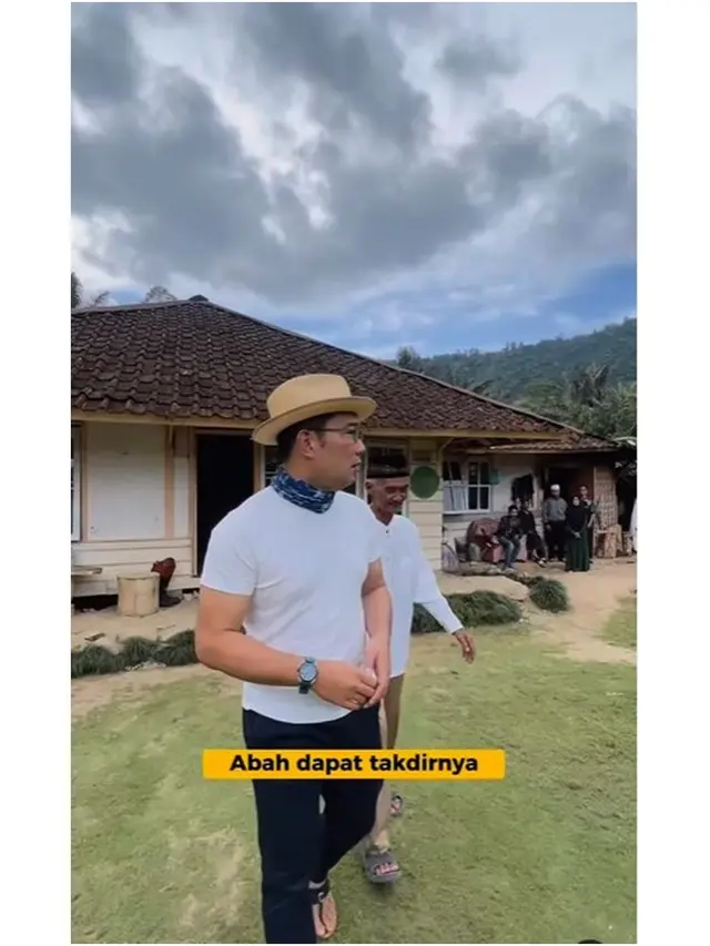 6 Potret Ridwan Kamil Sambangi Rumah Abah Jajang, Tempuh Waktu 3 Jam Naik Motor