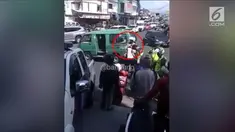 Seorang pria berusaha melarikan diri saat ada razia di jalan raya. Polisi pun segera meringkus pria tersebut.