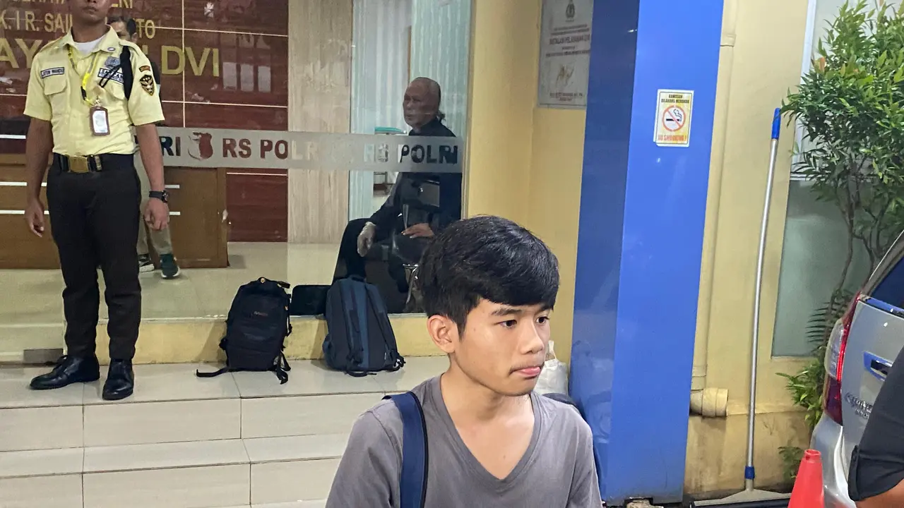 Perjuangan Anak Cari Ayah yang Hilang di Kebakaran Glodok Plaza