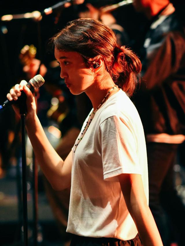 7 Potret Aishameglio Anak Duta yang Kini Jadi Backing Vokal Sheila On 7