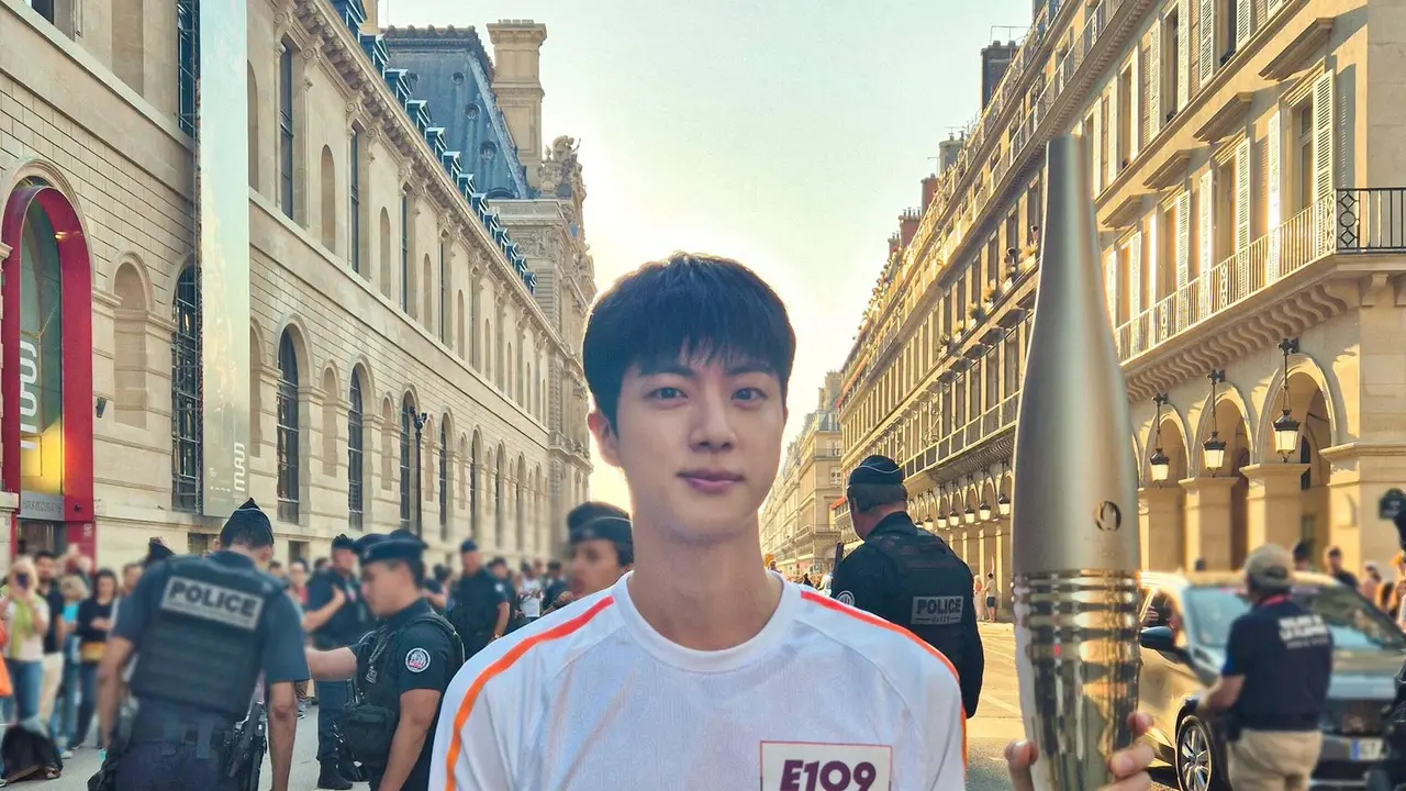 Jin BTS Terpilih Jadi Pembawa Obor Olimpiade Paris 2024 (Foto: twitter.com/bts_bighit)