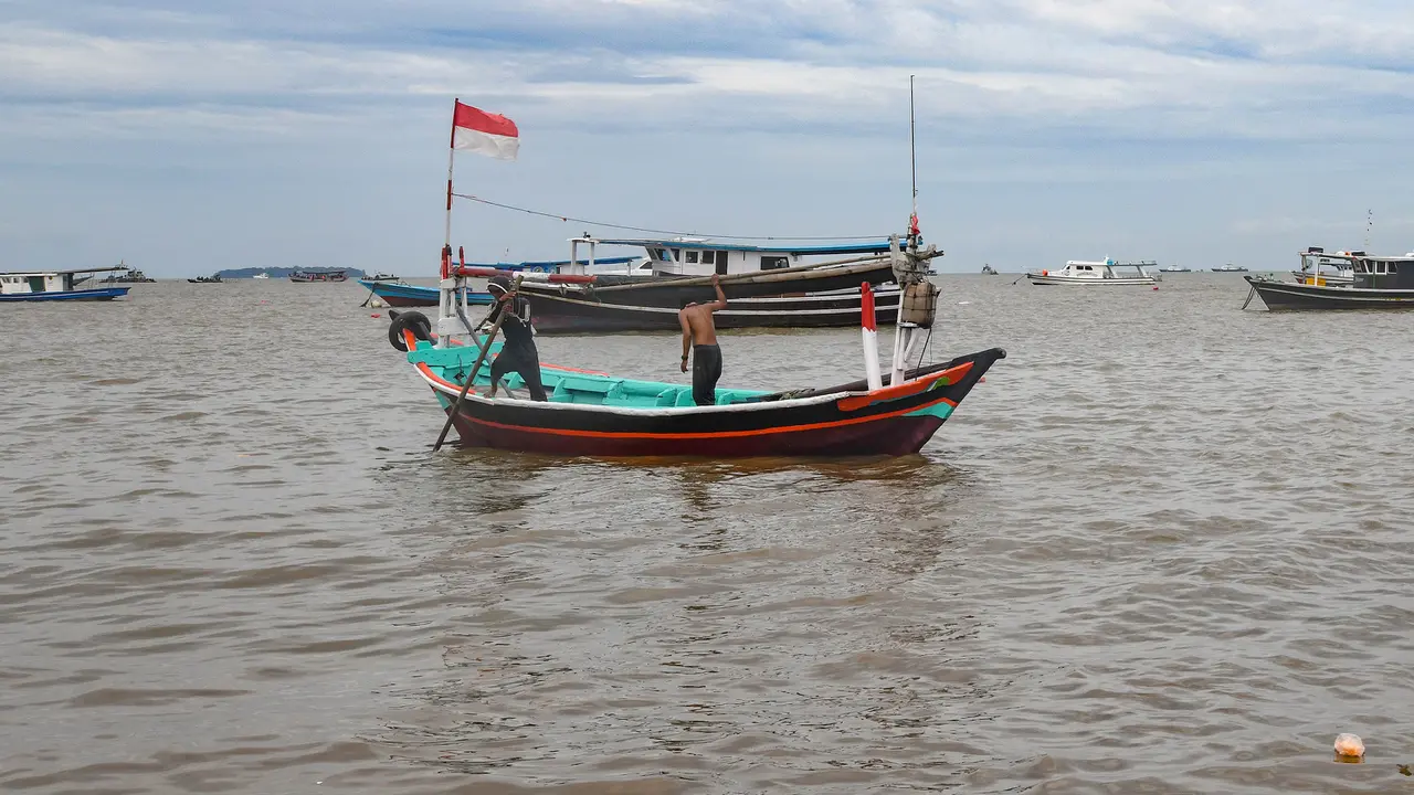 Melihat Pembuatan dan Perbaikan Perahu di Kampung Nelayan Tanjung Pasir Tangerang