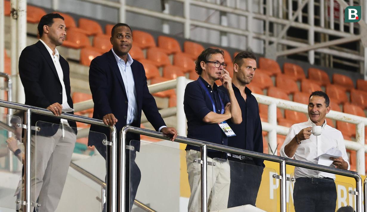 <p>Kluivert sedang mencari pemain sebelum mempersiapkan Timnas Indonesia dalam lanjutan putaran ketiga Kualifikasi Piala Dunia 2026 Zona Asia pada bulan depan. Debut Kluivert sebagai pelatih Timnas Indonesia akan terjadi dengan menantang Timnas Australia dalam matchday ketujuh Grup C di Sydney Football Stadium, Sydney, pada 20 Maret 2025. (Bola.com/Abdul Aziz)</p>