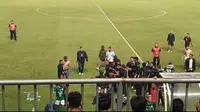 Tanggapi Suporter Turun ke Lapangan, Pelatih PSS: Ini Bukan Contoh Bagus untuk Sepak Bola Indonesia