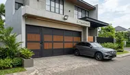 7 Model Pintu Garasi dengan Kisi-Kisi untuk Membantu Sirkulasi Udara, Terlihat Modern dan Elegan