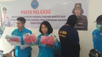 Badan Narkotika Nasional kota Tangerang Selatan (BNNK) menangkap seorang pria berinisial AD (28), yang  membeli ganja cair berbentuk tisu dengan uang virtual dari negara Amerika Serikat ke Tangsel melalui kantor Pos.