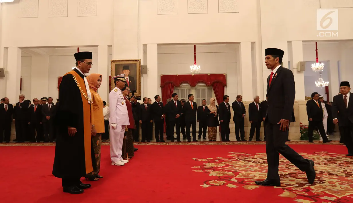 Prosesi saat Sunarto dilanatik sebagai Wakil Ketua Mahkamah Agung Bidang non Yudisial oleh Presiden Joko Widodo di Istana Negara, Jakarta (23/5). (Liputan6.com/Angga Yuniar)