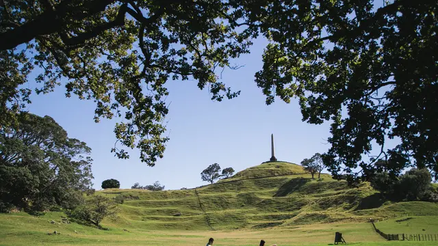 Nadine Chandrawinata dan Dimas Anggara bulan madu di New Zealand