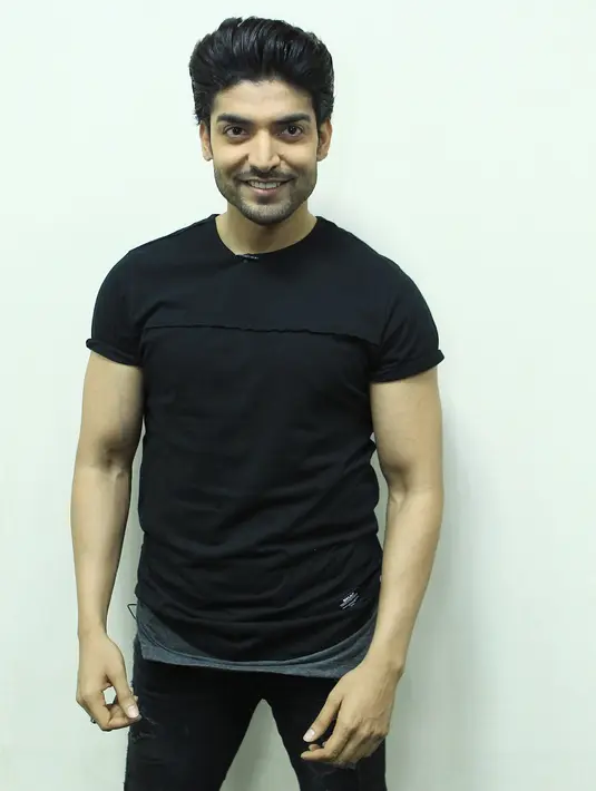 "Ini pertama kali saya ke Indonesia, orang di Jakarta down to earth, humble, rendah hati dan sangat manis," kata Gurmeet Choudary di studio ANTV Epicentrum, kawasan Kuningan, Jakarta Selatan, Selasa (30/5).  (Bambang E. Ros/Bintang.com)