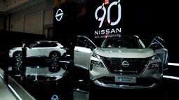 40 merek kendaraan penumpang, 4 merek kendaraan komersial, 17 merek sepeda motor, dan 4 merek karoseri ambil bagian dalam Gaikindo Indonesia International Auto Show (GIIAS) 2025. Tampak dalam foto, Nissan X-Trail e-POWER yang dipamerkan dalam ajang Gaikindo Indonesia International Auto Show (GIIAS) ke-32 di Indonesia Convention Exhibition (ICE), Tangerang, Banten, 23 Juli 2025. (Yasuyoshi CHIBA/AFP)