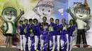 Tim putri Jawa Barat meraih medali emas setelah mengalahkan DKI Jakarta, 3-2, dalam final beregu putri bulutangkis PON XIX Jawa Barat di GOR Bima, Cirebon, Jumat (23/9/2016). (Bola.com/Arief Bagus)
