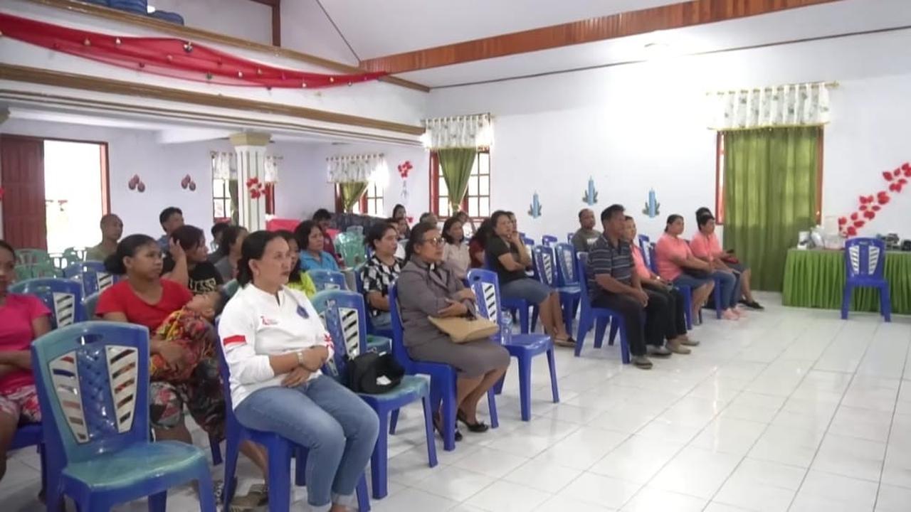 Puluhan warga Kabupaten Sitaro yang mengungsi akibat peningkatan aktifitas Gunung Karangetang.