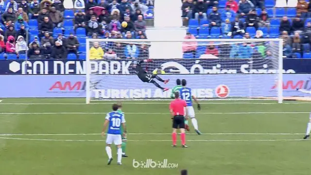 Berita video momen kiper Leganes, Ivan Cuellar, lakukan save fantastis di La Liga 2017-2018. This video presented by BallBall.