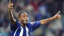 Pemain termahal yang dibeli Jose Mourinho di FC Porto adalah Benni McCarthy. Striker asal Afrika Selatan itu dibeli dari Celta Vigo dengan harga 3,5 juta euro. (Photo by MIGUEL RIOPA / AFP)