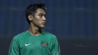 Gelandang Timnas Indonesia, Septian David Maulana, saat latihan di Stadion Patriot, Bekasi, Senin (2/10/2017). Latihan ini merupakan persiapan jelang laga persahabatan melawan Kamboja. (Bola.com/Vitalis Yogi Trisna)