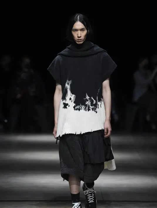 Dalam koleksi Onitsuka Tiger kali ini, siluet, monokrom, dan detailnya disesuaikan dengan gaya Jepang, yang kemudian didefinisikan kembali dengan gaya Barat. Foto: Document/Onitsuka Tiger.