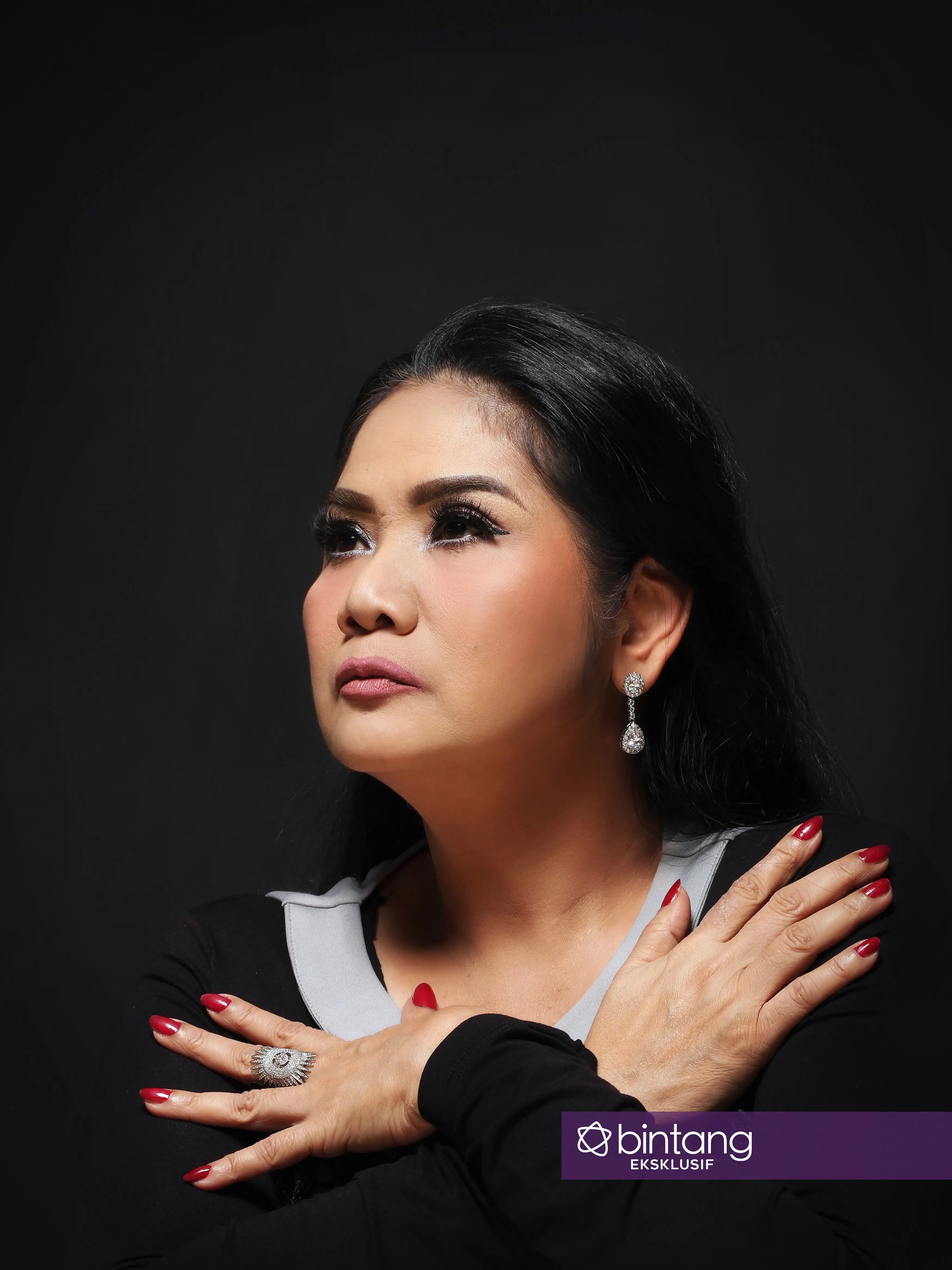 Eksklusif Vina Panduwinata (Fotografer: Bambang E Ros, Stylist: Indah Wulansari, Digital Imaging: Muhammad Iqbal Nurfajri/Bintang.com)