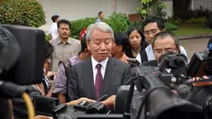 Presiden Japan International Cooperation Agency (JICA) Akihiko Tanaka memberikan keterangan pers usai menemui Presiden Joko Widodo di Istana Negara, Jakarta, Kamis (12/2/2015). (Liputan6.com/Faizal Fanani)