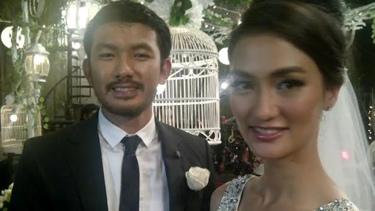 Atiqah Hasiholan-Rio Dewanto