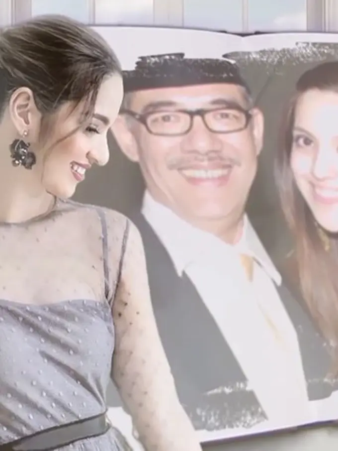 Nia Ramadhani menangis kenang ayah (Instagram/ramadhaniabakrie)