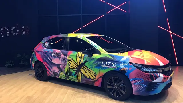 Honda City Hatchback RS Nevertoolavish dan para pemenang dari City Hatch Art mejeng di Dreams Cafe