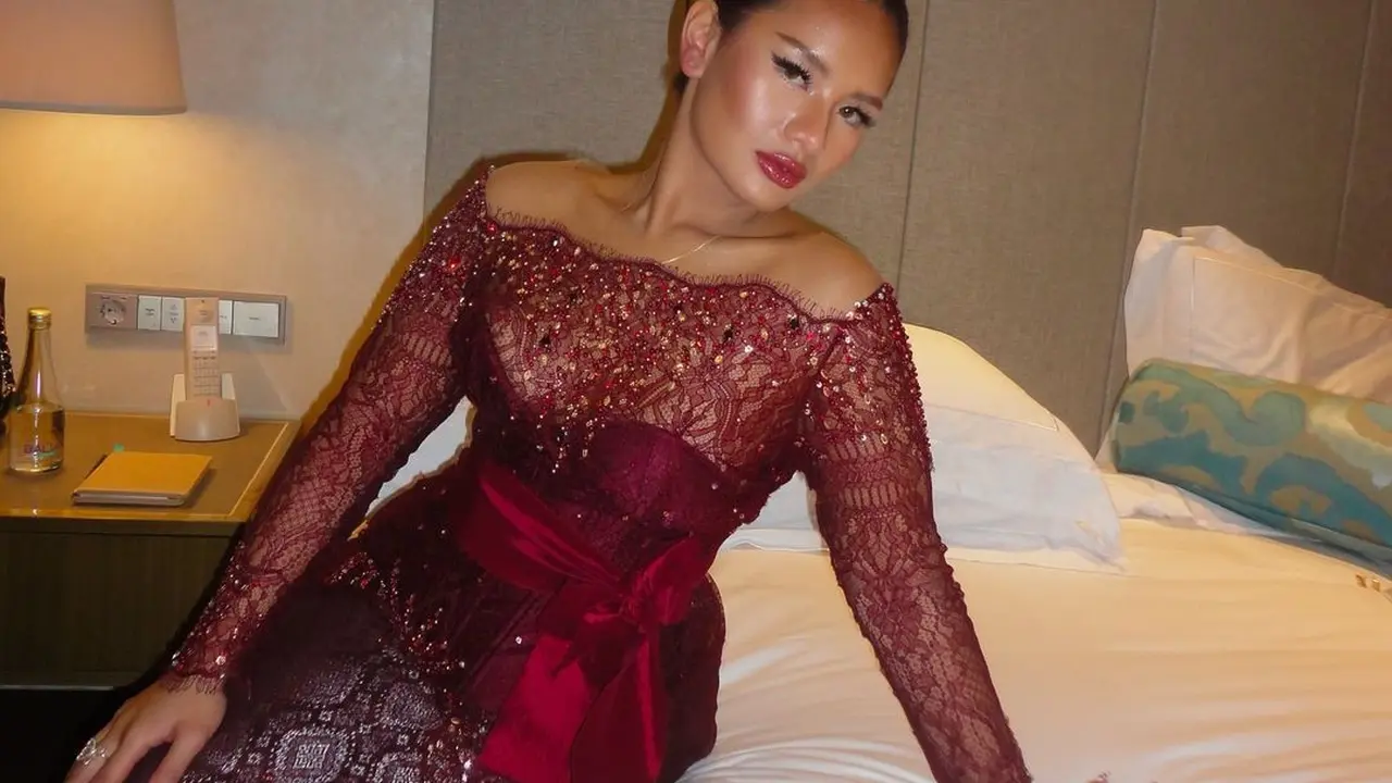 6 Gaya Zahwa Massaid Setia Dampingi Aaliyah Massaid sampai Pelaminan, Pancarkan Aura Mahal Dibalut Kebaya