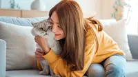 ilustrasi perempuan suka kucing/oatawa/Shutterstock