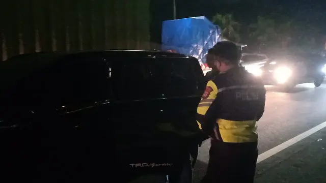 Petugas Sat PJR PMJ dan Bareskrim Polri tangkap buronan korupsi di Tol JORR