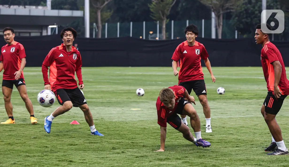 Saat ini, skuad Samurai Biru masih memuncaki klasemen Grup C Kualifikasi Piala Dunia 2026 zona Asia dengan 10 poin dari tiga kemenangan dan sekali seri. (Liputan6.com/Angga Yuniar)