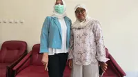 Rumaisah Satyawati (kiri), istri dari seorang prajurit TNI AU Kolonel Kal Mawad Halawi tengah mencari keadilan karena sang suami memiliki istri lain tanpa sepengatahuannya.