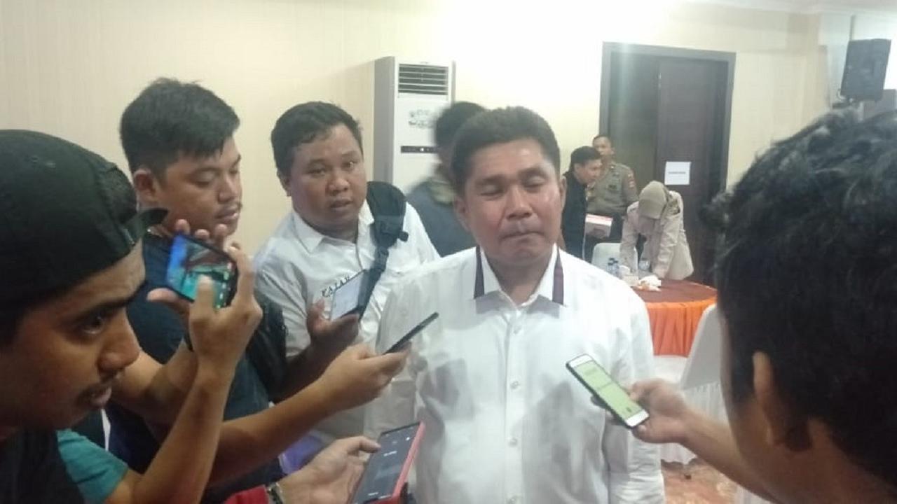 Direktur Reskrimsus Polda Sulsel, Kombes Pol Augustinus Berlianto mengatakan pihaknya resmi telah menyelidiki kasus dugaan mark up paket sembako untuk korban covid19 di Makassar (Liputan6.com/ Eka Hakim)